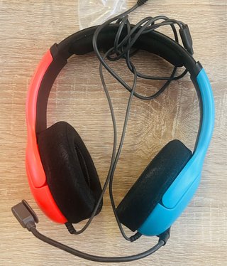 Nintendo Switch, 5 controller e cuffie