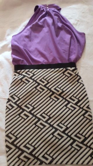 Conjunto morado y estampado geométrico