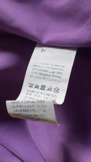Conjunto morado y estampado geométrico