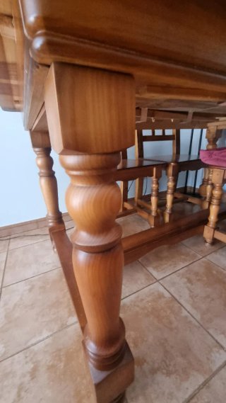 Mesa extensible madera maciza + 4 sillas