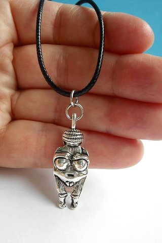 Colgante de Venus de Willendorf