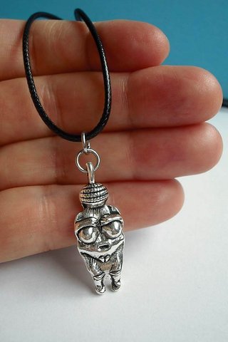 Colgante de Venus de Willendorf