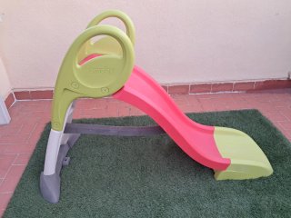 Arenero y tobogán infantil
