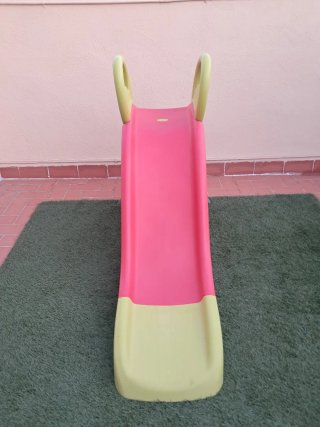 Arenero y tobogán infantil