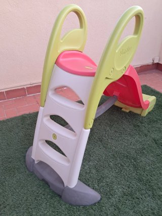 Arenero y tobogán infantil