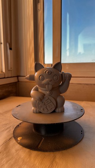Gato de la suerte japonés negro