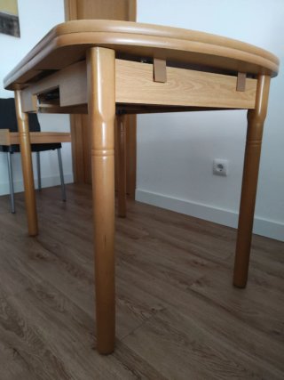 Mesa de madera para salón o cocina