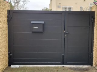 Fabricamos Puertas doble hoja de aluminio soldado