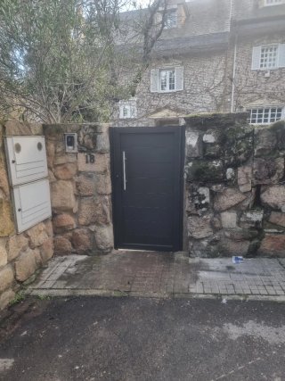 Fabricamos Puertas doble hoja de aluminio soldado