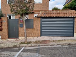Fabricamos Puertas doble hoja de aluminio soldado