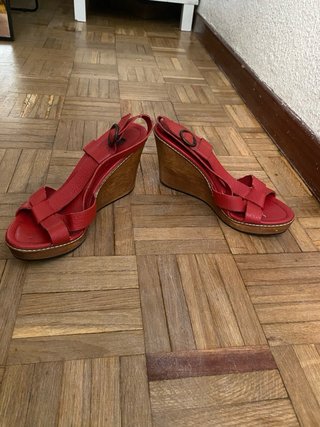 Sandalias cuña Zara rojas Talla 38