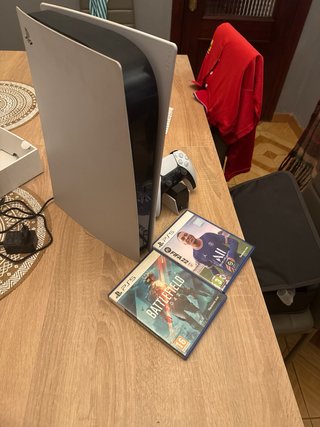 Consola PS5 + 2 Juegos mas cargador de mandos