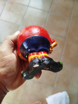 Figura Naranjito con balón