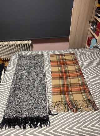 2 Bufandas Amichi (Negra/Blanca y Naranja)