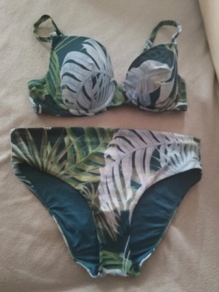 Bikini Etam Estampado.Pecho talla 90D, Braguita 42