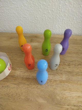 Juego de bolos de madera para niños