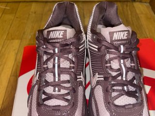 Nike Zoom Vomero 5 Beige/Marrón