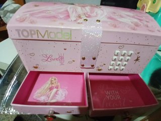 Caja Barbie rosa y plateada