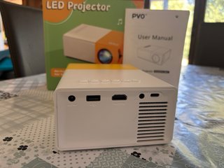 Proyector PVO Wifi Blanco y Amarillo