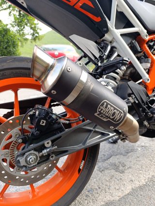 KTM 390 Duke Negra y Naranja A2