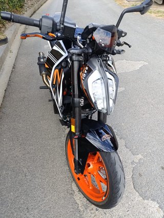 KTM 390 Duke Negra y Naranja A2