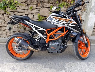 KTM 390 Duke Negra y Naranja A2