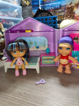 Casita Barriguitas con dos modelos de Famosa