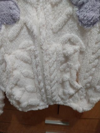 Chaqueta de pelo blanca con flores