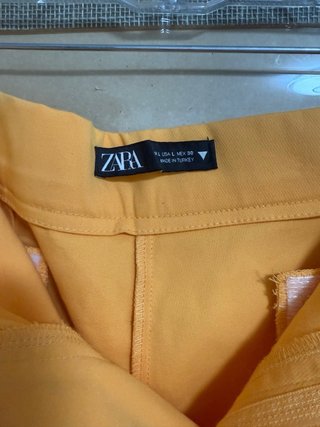 Pantalón Zara Naranja Talla L pero bien para  M