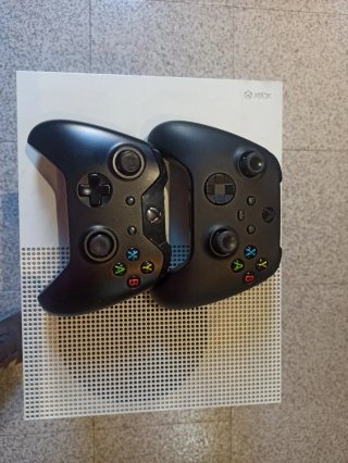 Xbox One S 1TB Blanca + 2 Mandos Negros Oficiales