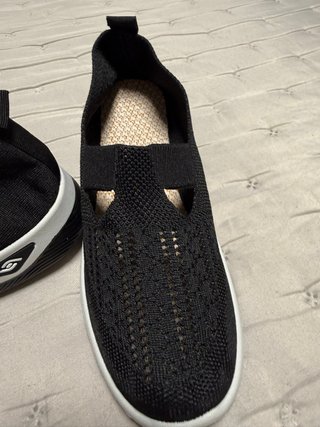 Zapatillas calcetín negras tela cómodas
