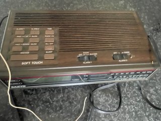 Radio Reloj Despertador Vintage Sanyo