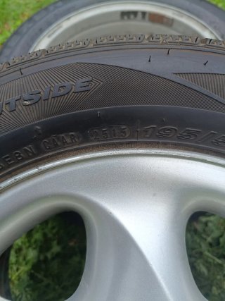2 Llantas 15" con Neumáticos Invierno.