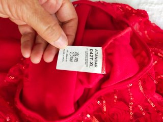Vestido de cóctel rojo con lentejuelas