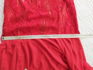 Vestido de cóctel rojo con lentejuelas