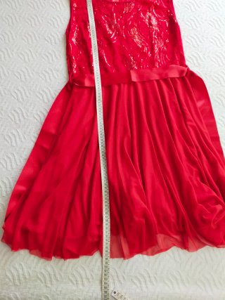 Vestido de cóctel rojo con lentejuelas