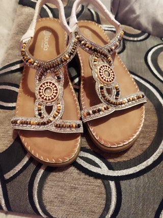 Sandalias Claudia blancas con abalorios