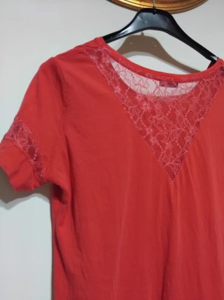 T-shirt donna Oltre rossa con pizzo