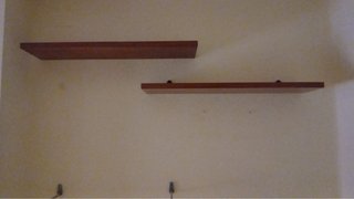 Baldas de madera marrones