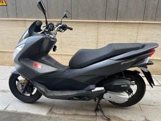 Honda PCX 125 | SOLO 6.741 km | Impecable | 2017