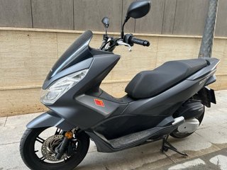 Honda PCX 125 | SOLO 6.741 km | Impecable | 2017