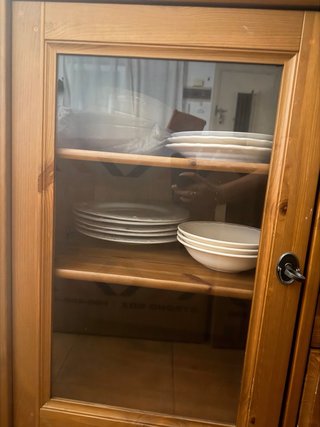 Aparador LEKSVIK IKEA Madera y Cristal