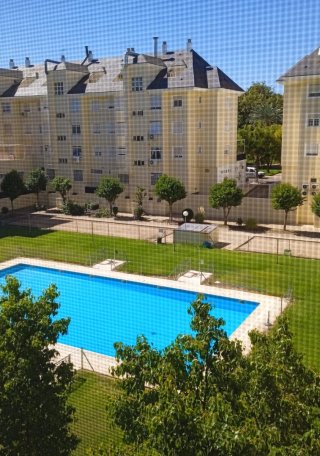 Piso, 110 metros construibles, zona residencial.