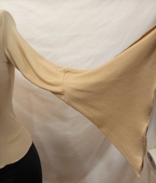 Blusa beige manga acampanada talla 40