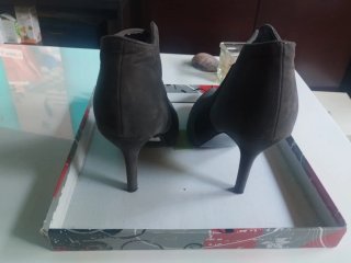 Botines grises con elástico