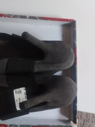 Botines grises con elástico