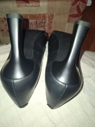 Zapatos negros piel Desiree de tacón.T 40.Nuevos.