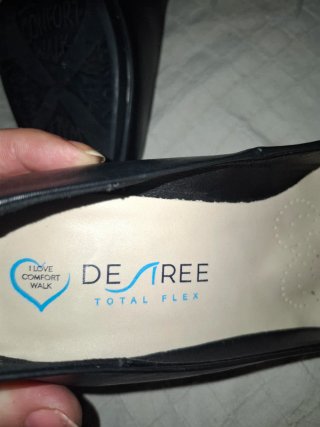 Zapatos negros piel Desiree de tacón.T 40.Nuevos.