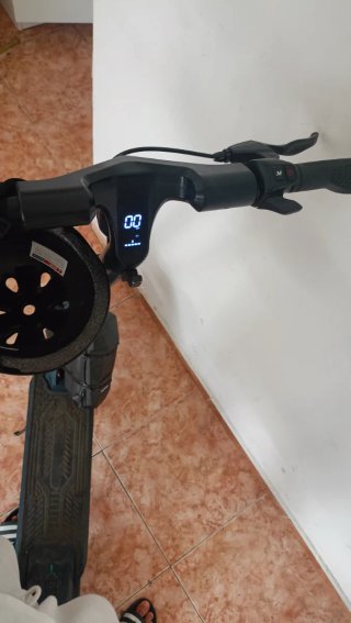 Patinete eléctrico con casco y batería externa!!