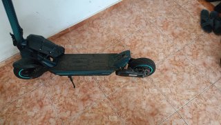Patinete eléctrico con casco y batería externa!!